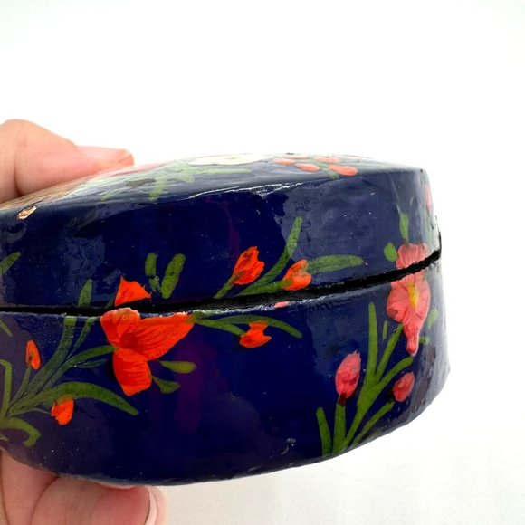 Vintage Papier Mache Trinket Box Hand Painted Lacquered Black Pink Floral circle - Picture 3 of 9